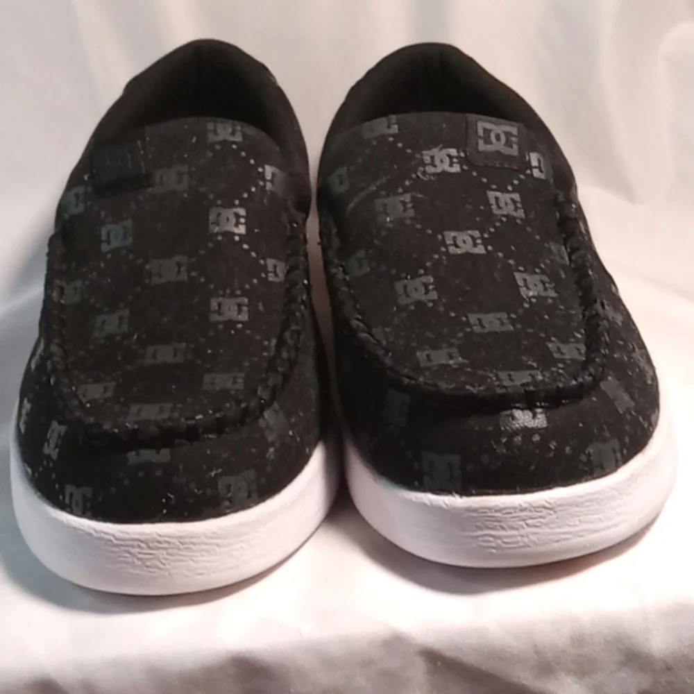 DC SHOES canvas slip on all over logo skate shoes